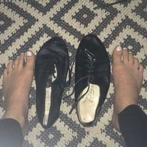 Dance Shoes 👯‍♀️🖤